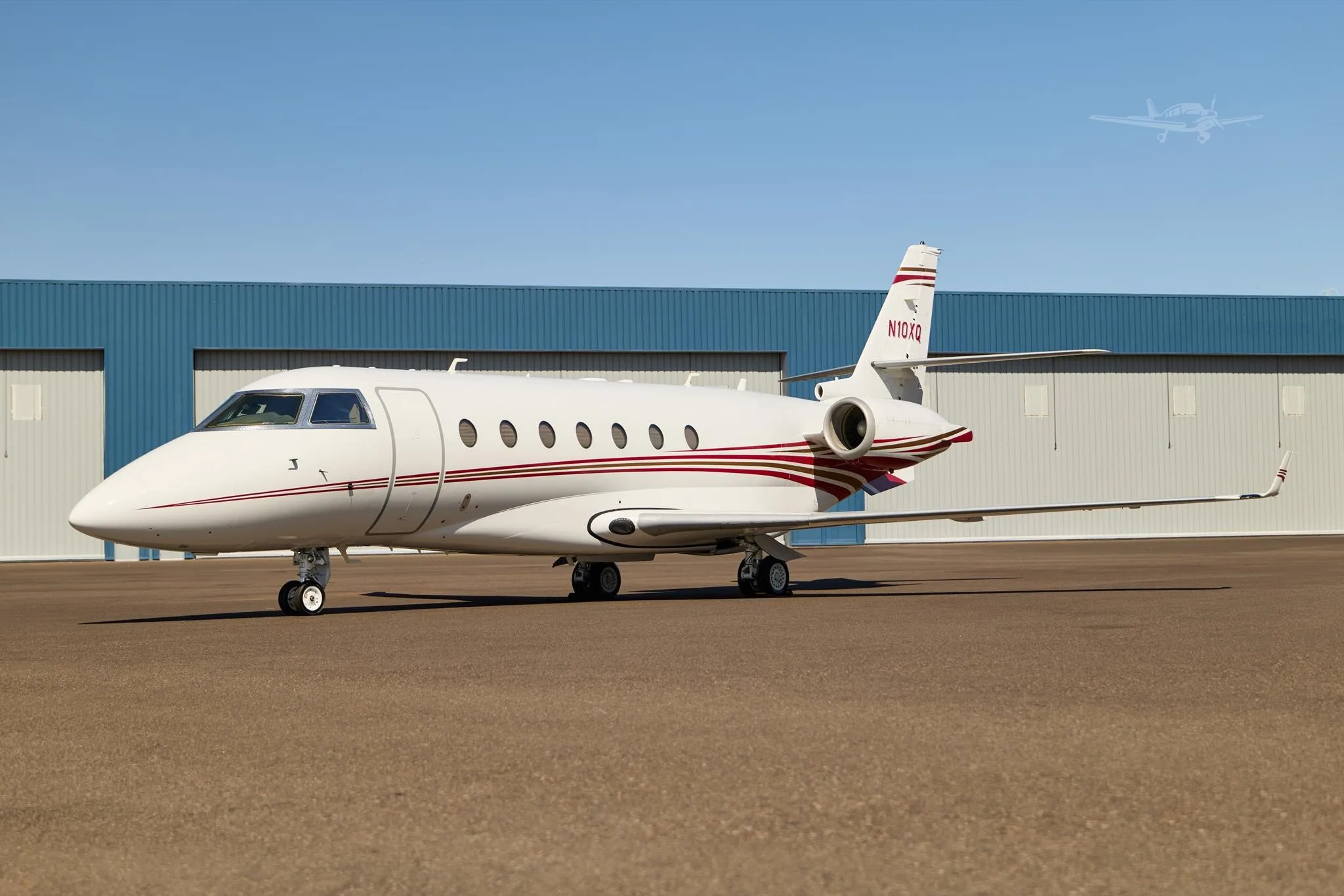 Exterior view of a 2007 GULFSTREAM G200, N10XQ.