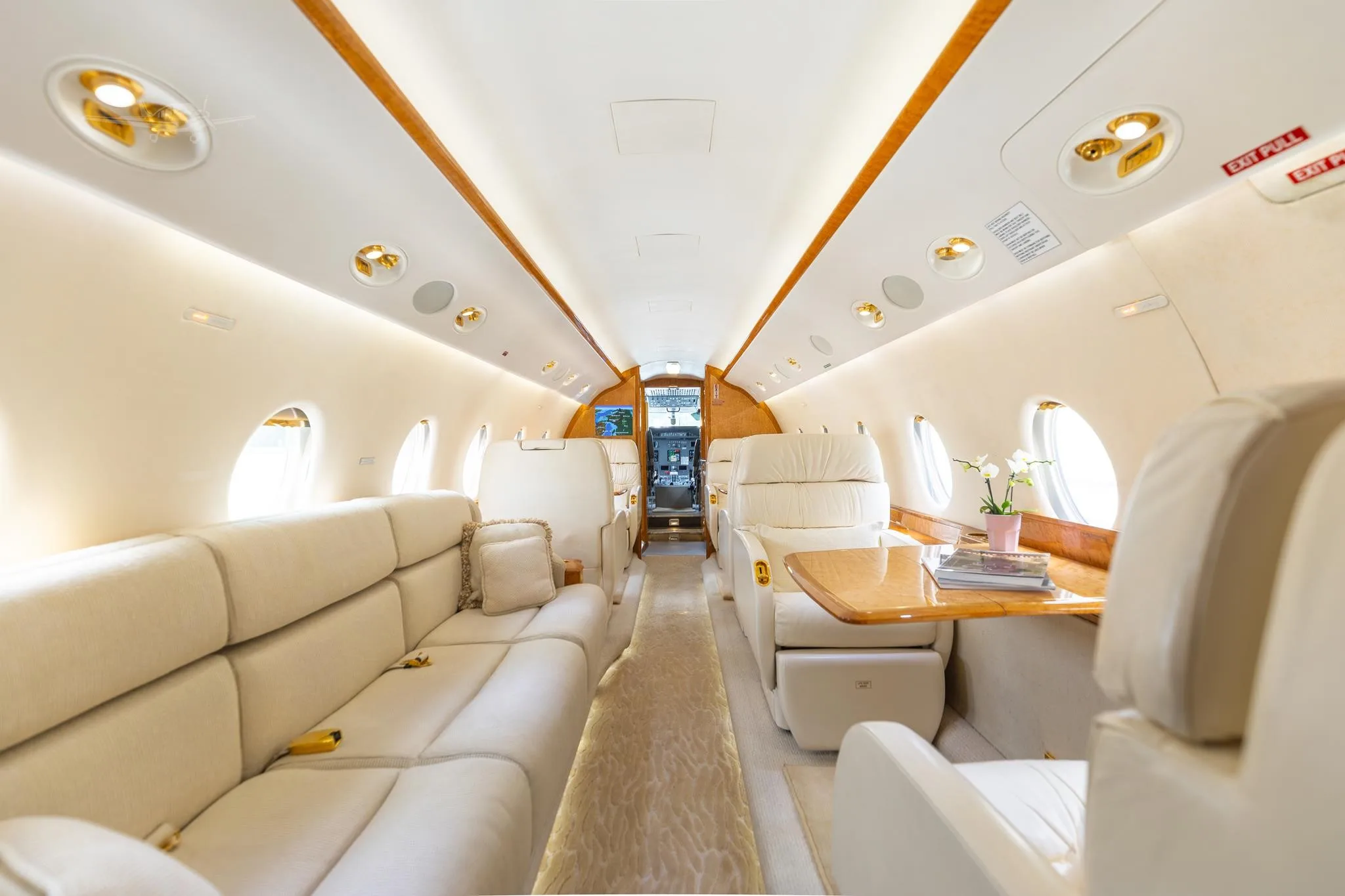 Cabin interior of a 2003 GULFSTREAM G200.
