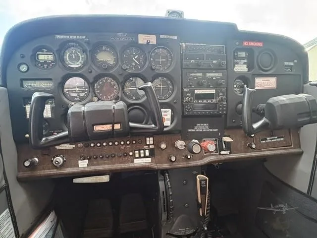 Cockpit and instrument panel of a 1981 CESSNA 172P SKYHAWK.