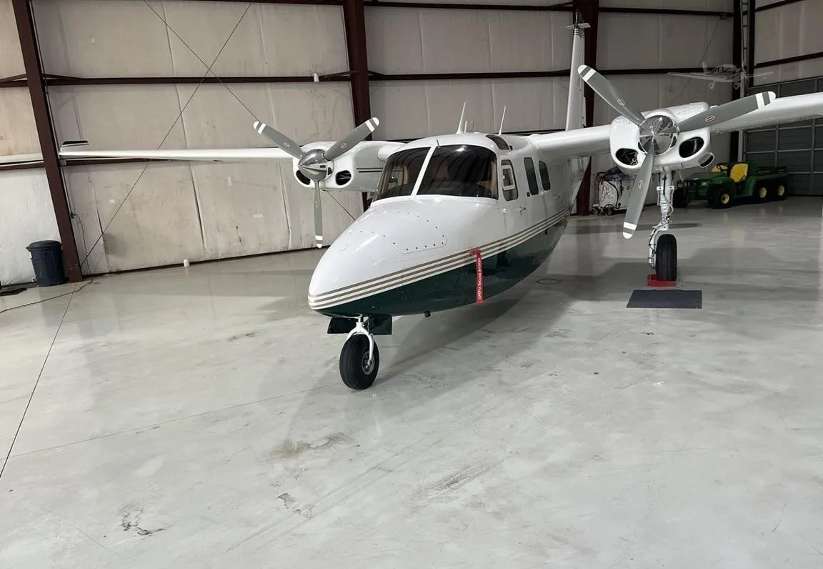 Exterior view of a 1976 COMMANDER 500S, N42MS.