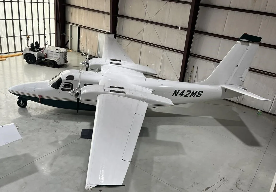 Exterior view of a 1976 COMMANDER 500S, N42MS.