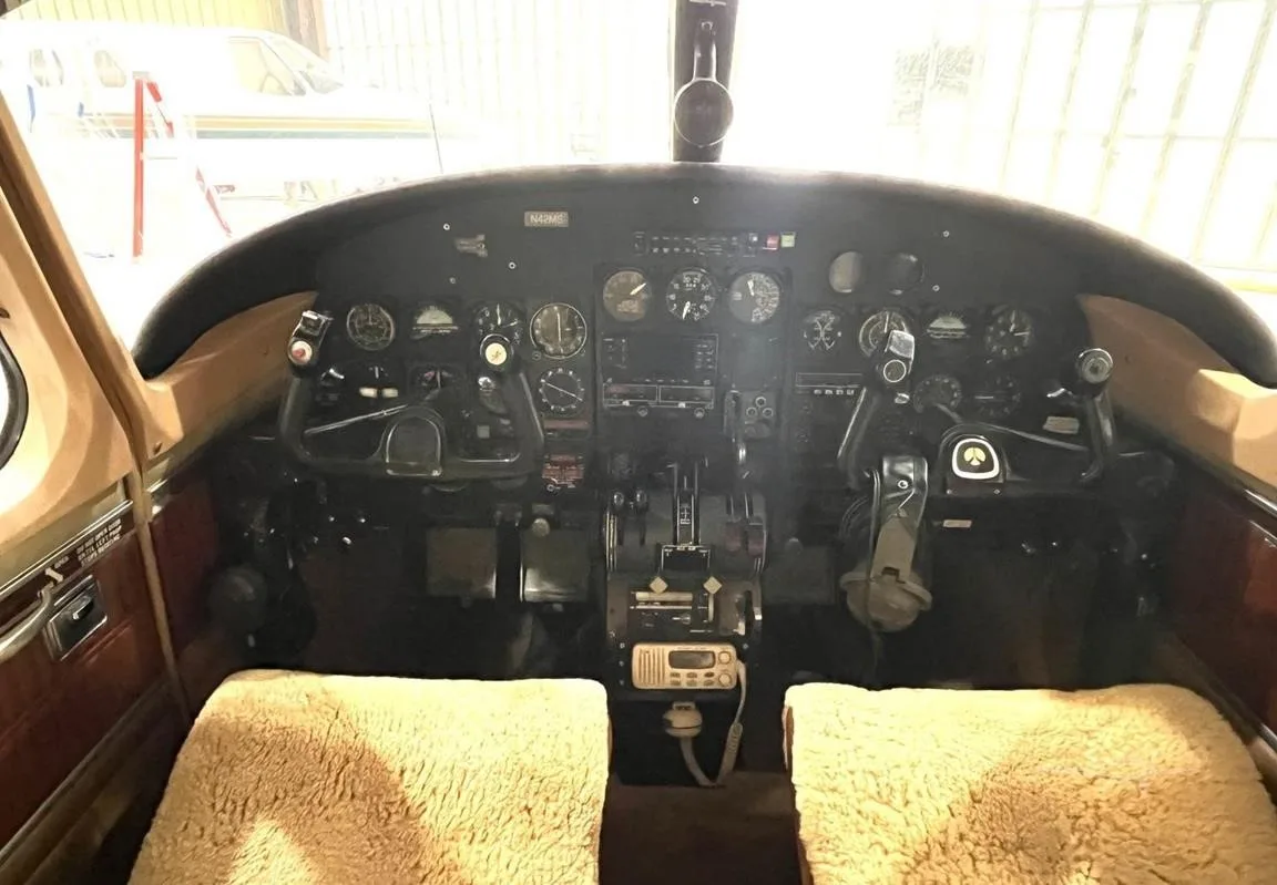 Cockpit and instrument panel of a 1976 COMMANDER 500S.