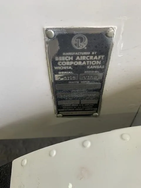 Specification or layout diagram for a 1975 BEECHCRAFT V35B BONANZA.