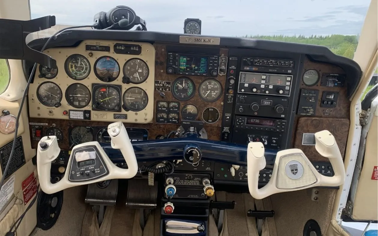 Cockpit and instrument panel of a 1975 BEECHCRAFT V35B BONANZA.