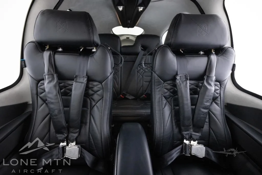 Cabin interior of a 2024 CIRRUS SR22-G7.