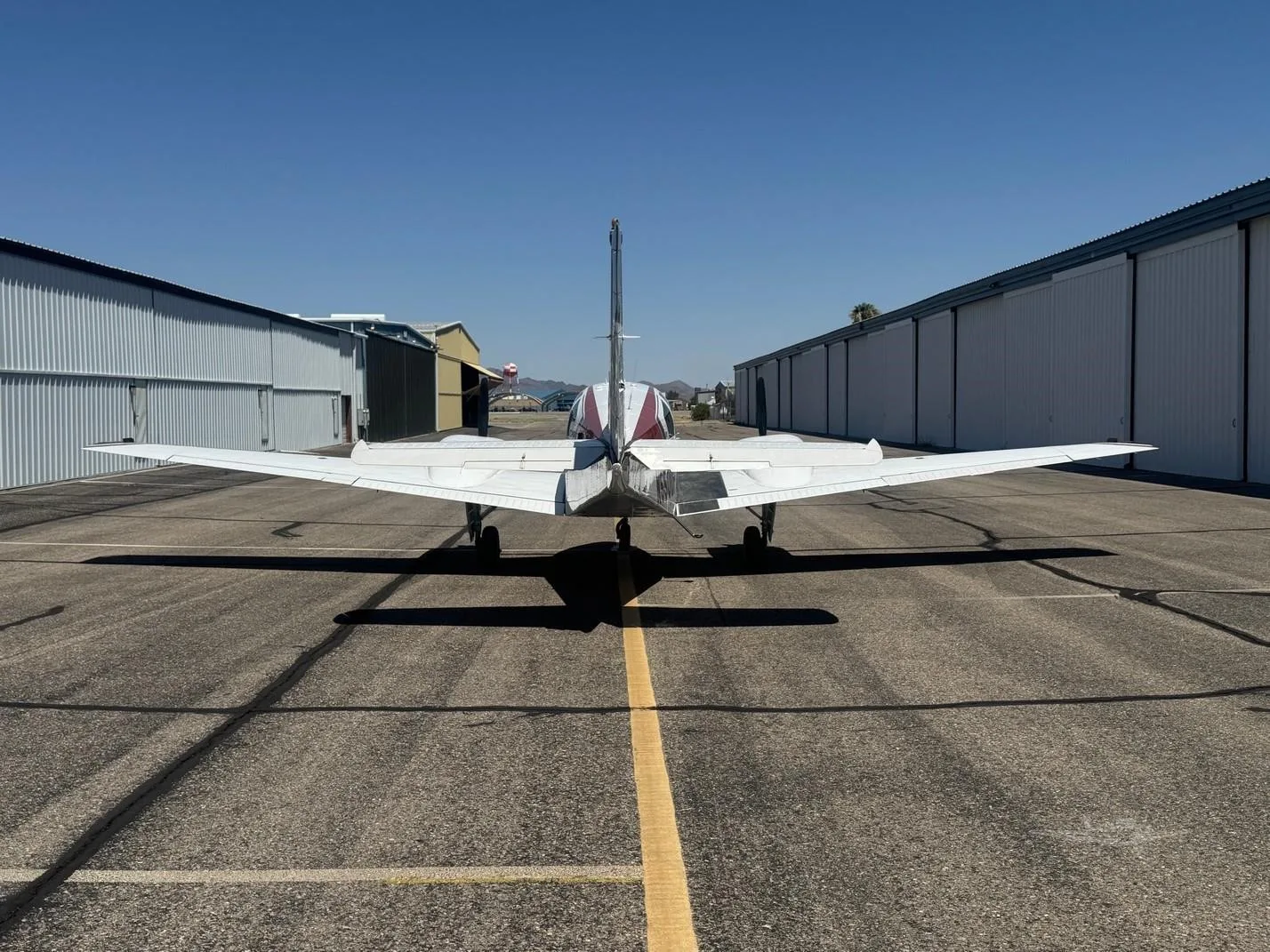 Exterior view of a 1978 BEECHCRAFT B55 BARON, N550DF.