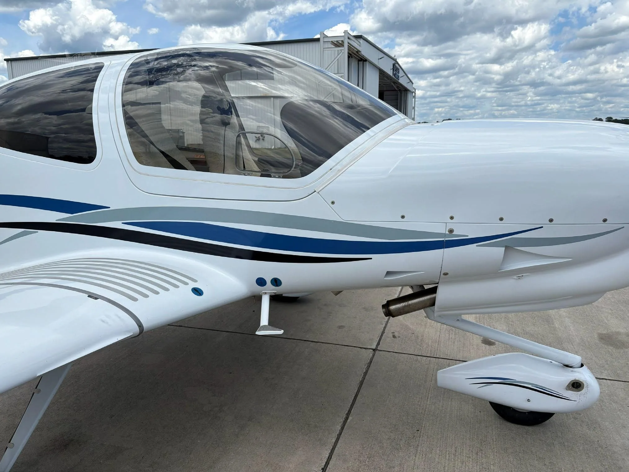 Exterior view of a 2020 DIAMOND DA40 NG, N514LA.