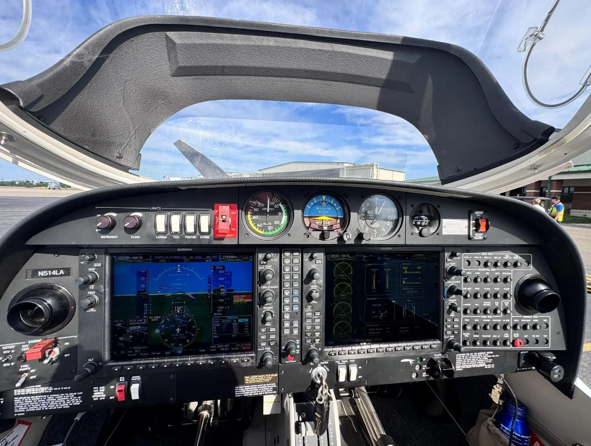 Cockpit and instrument panel of a 2020 DIAMOND DA40 NG.