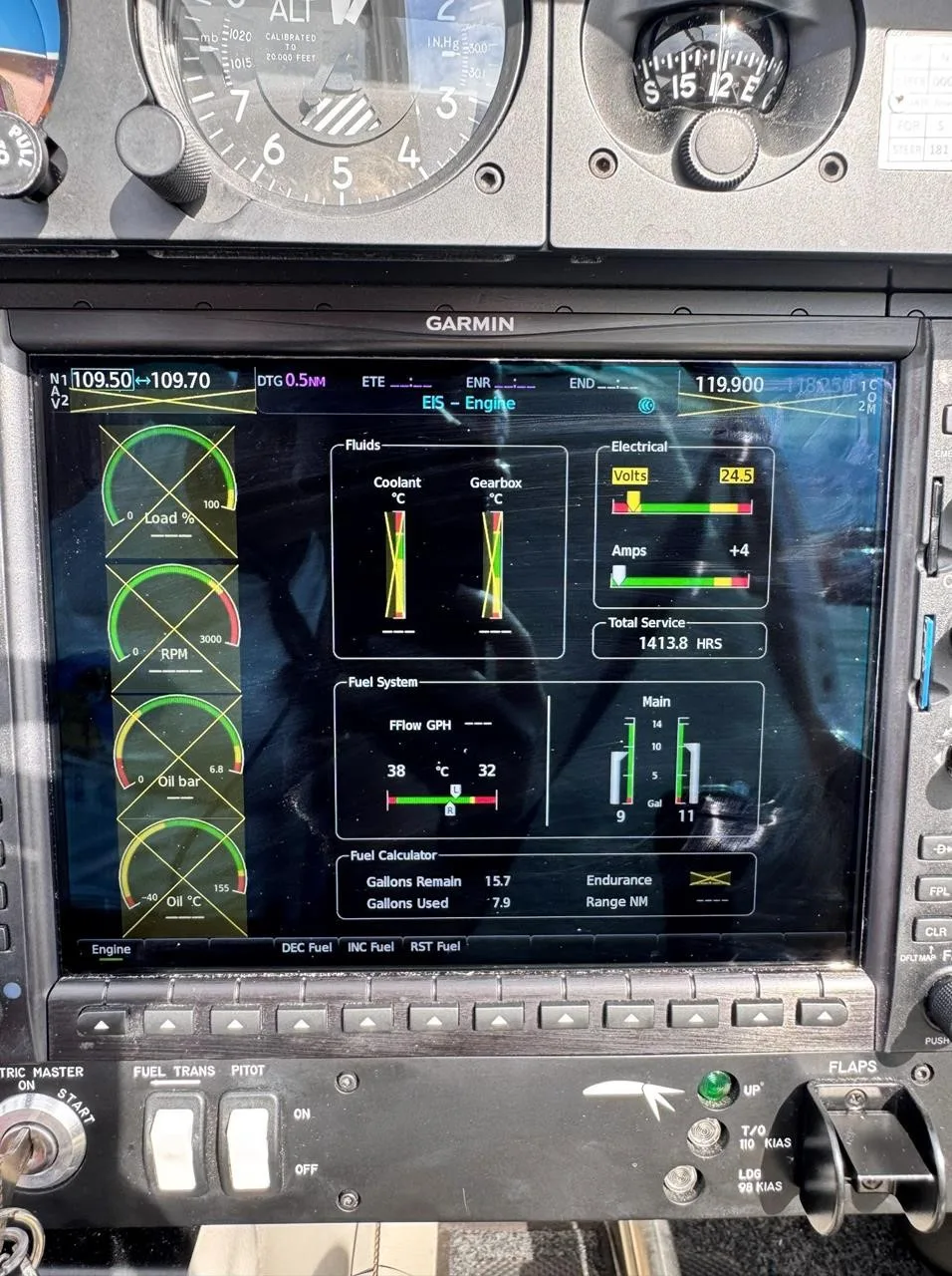 Avionics suite of a 2020 DIAMOND DA40 NG.