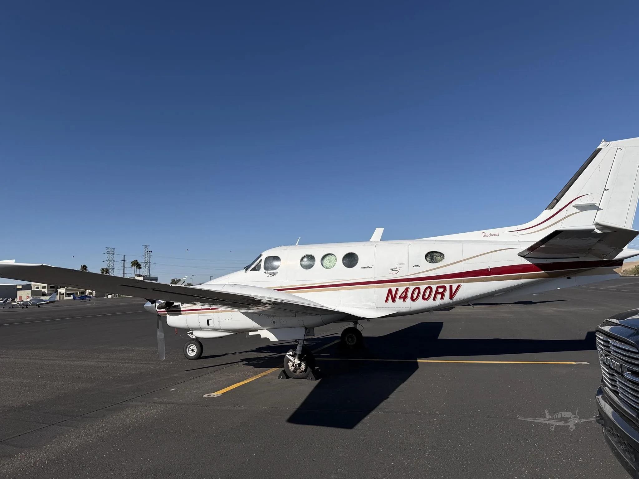 Exterior view of a 1979 BEECHCRAFT KING AIR C90, N400RV.