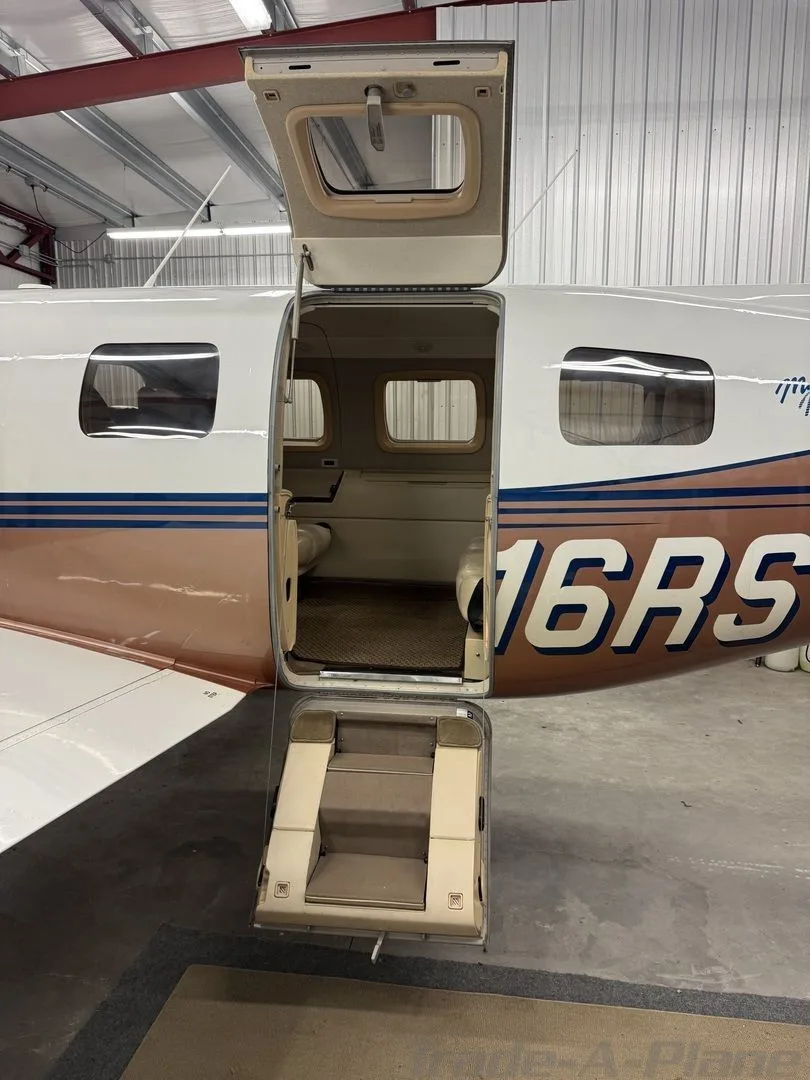 Cabin interior of a 1999 PIPER JETPROP.