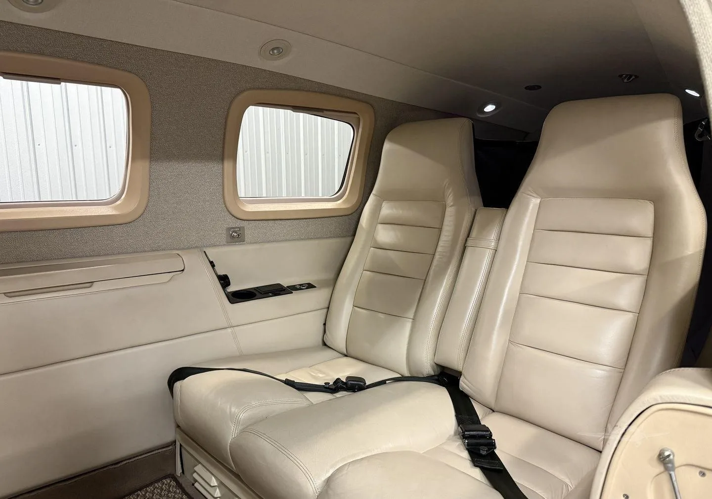 Cabin interior of a 1999 PIPER JETPROP.