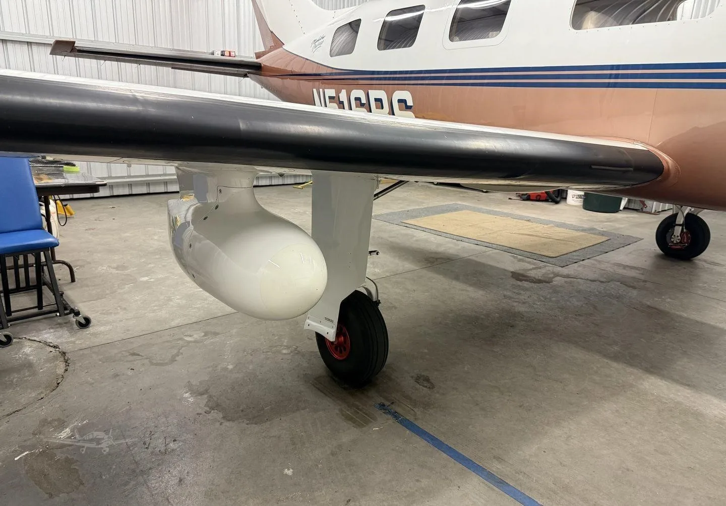 Exterior view of a 1999 PIPER JETPROP, N516RS.