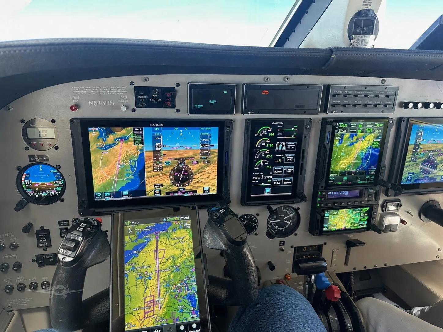 Avionics suite of a 1999 PIPER JETPROP.