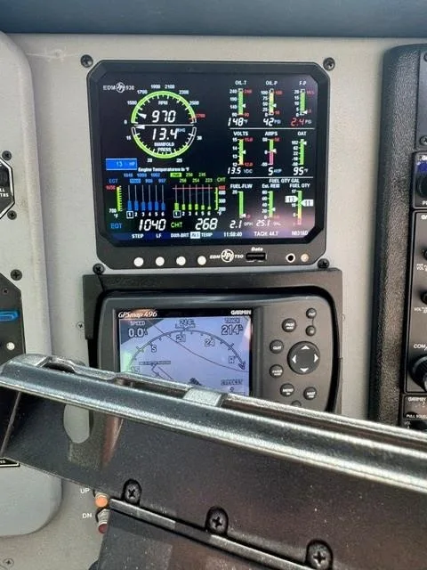 Avionics suite of a 1958 BEECHCRAFT J35 BONANZA.