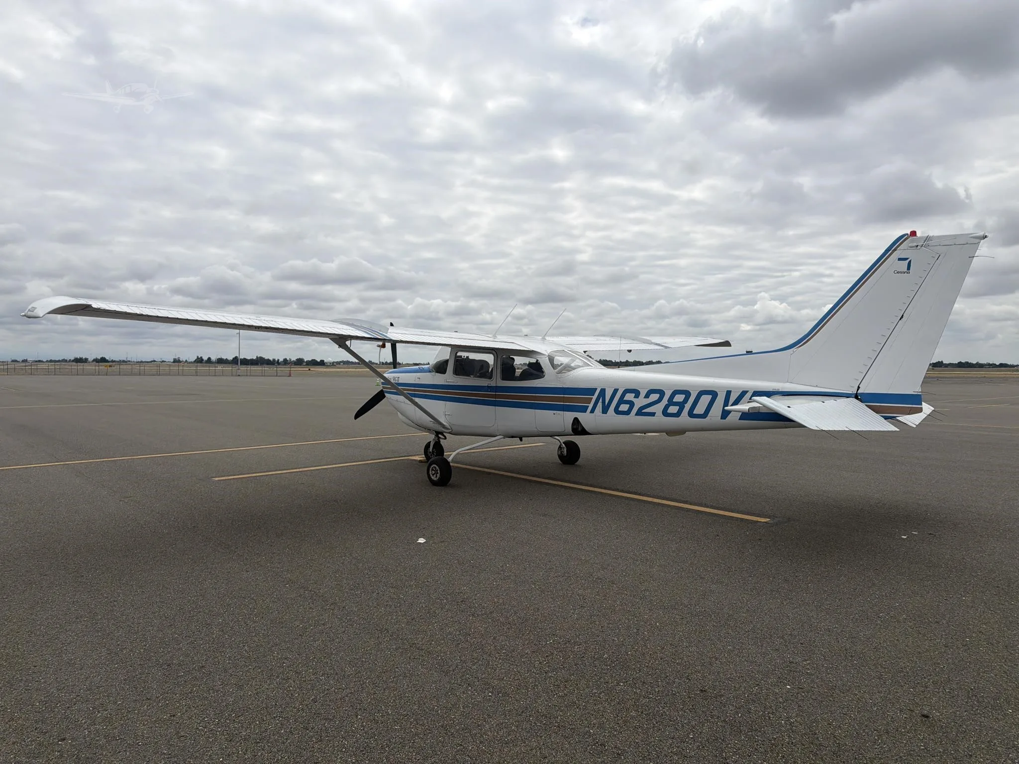 Exterior view of a 1980 CESSNA 172RG CUTLASS, N6280V.