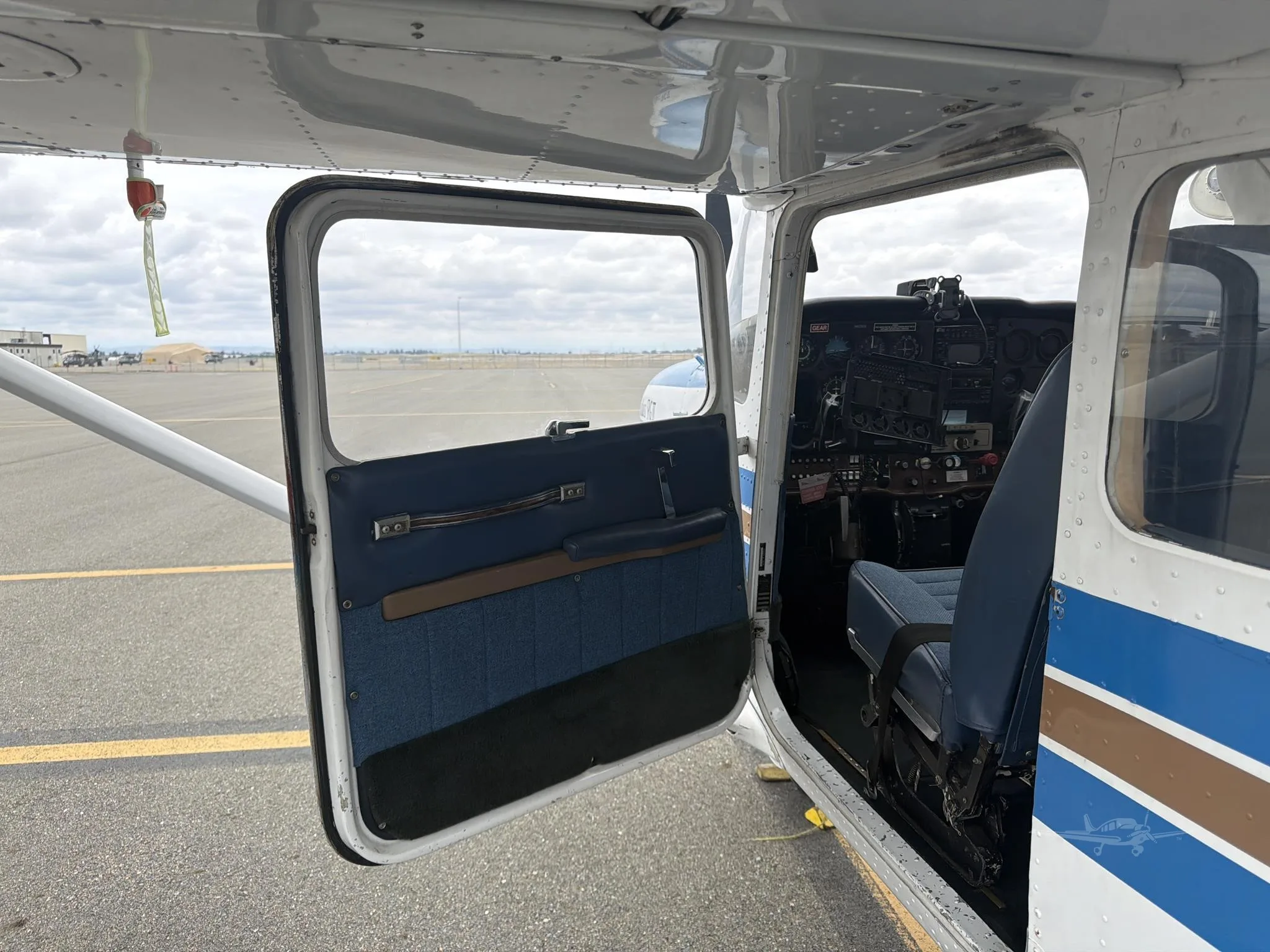 Cockpit and instrument panel of a 1980 CESSNA 172RG CUTLASS.