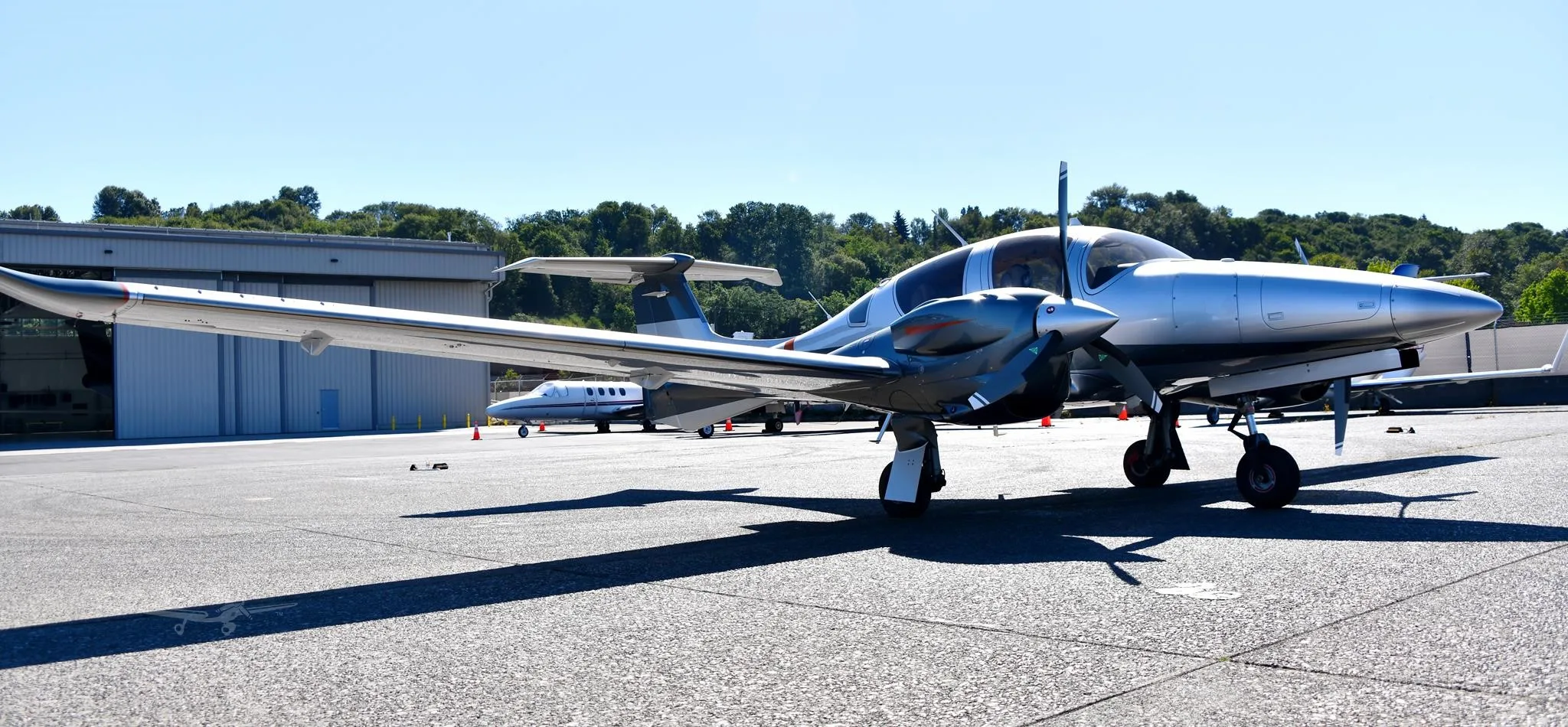 Exterior view of a 2020 DIAMOND DA62, N62SY.