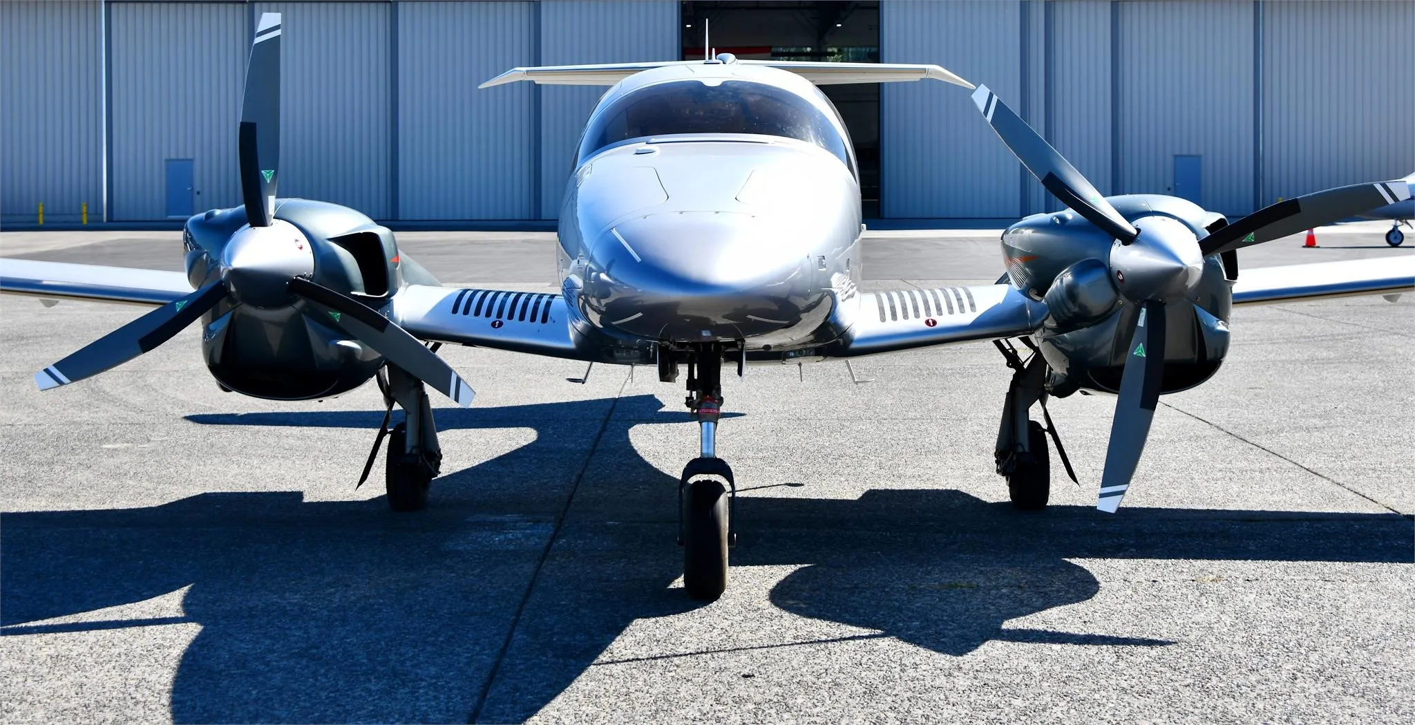 Exterior view of a 2020 DIAMOND DA62, N62SY.