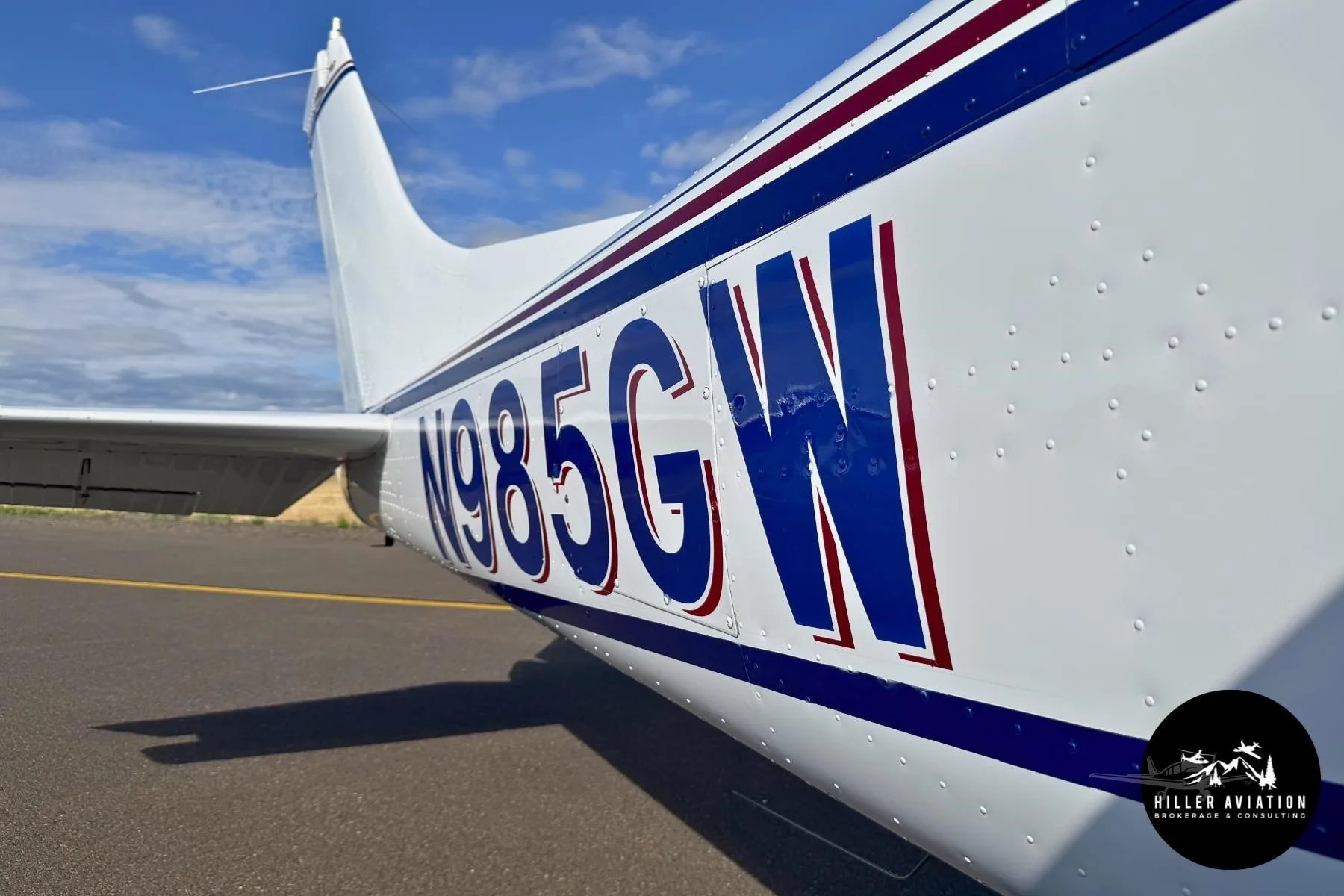 Exterior view of a 1985 CESSNA 182R SKYLANE, N985GW.