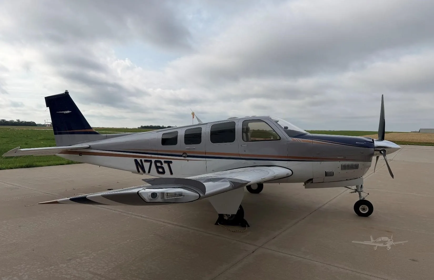Exterior view of a 2009 BEECHCRAFT G36 BONANZA, N76T.