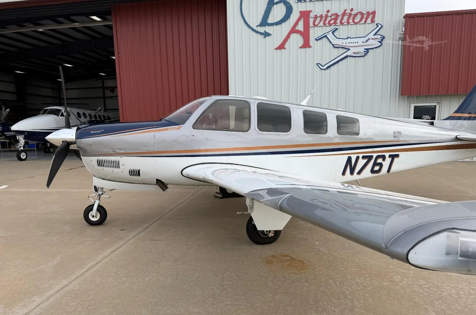 Exterior view of a 2009 BEECHCRAFT G36 BONANZA, N76T.
