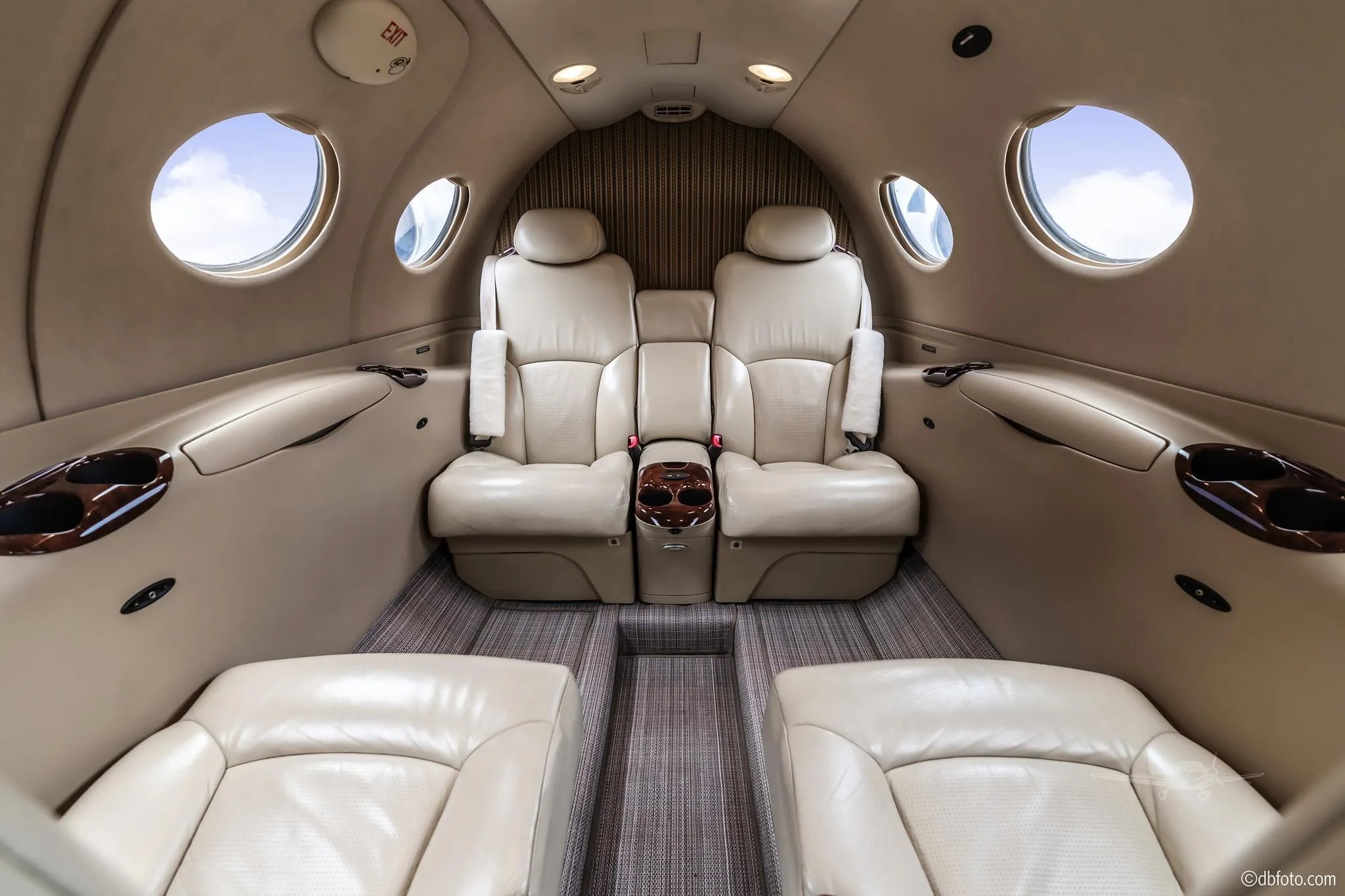 Cabin interior of a 2010 CESSNA CITATION MUSTANG.