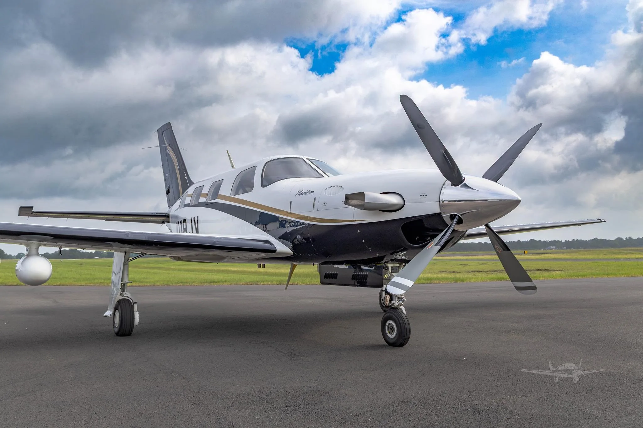 Exterior view of a 2006 PIPER MERIDIAN, N118JV.