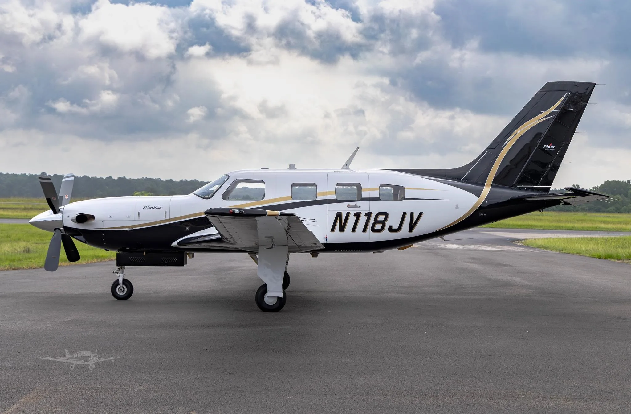 Exterior view of a 2006 PIPER MERIDIAN, N118JV.