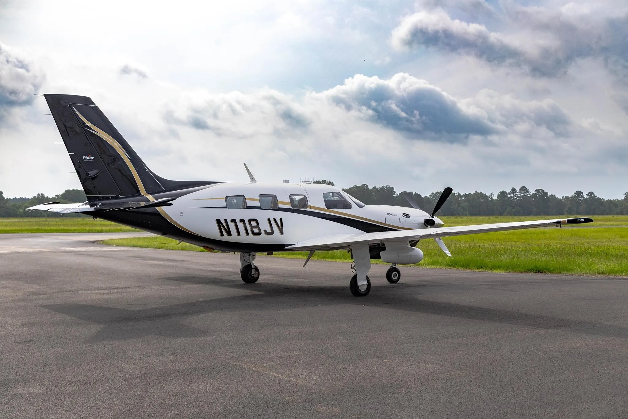 Exterior view of a 2006 PIPER MERIDIAN, N118JV.