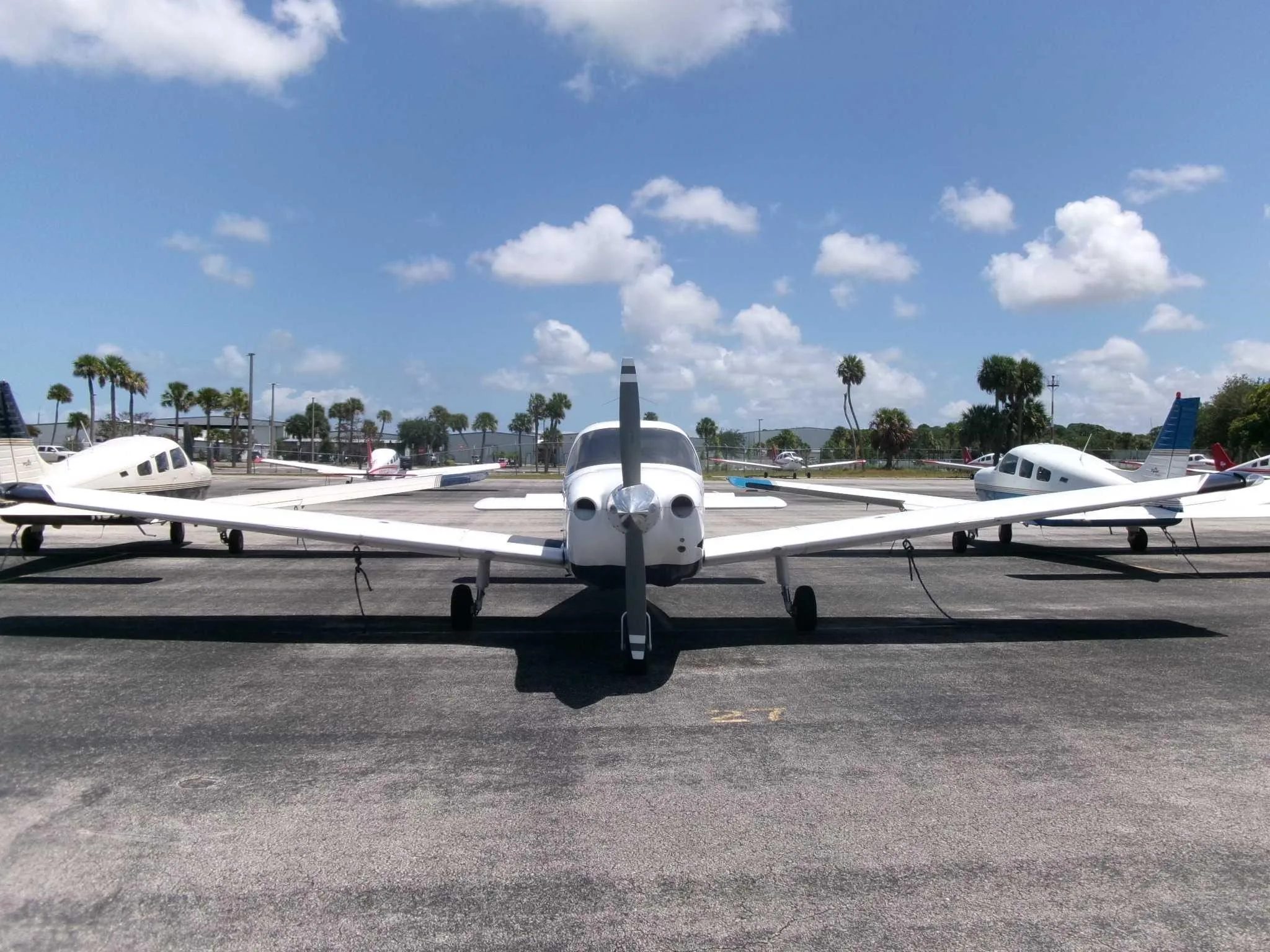 Exterior view of a 2007 PIPER ARCHER III, N6095S.