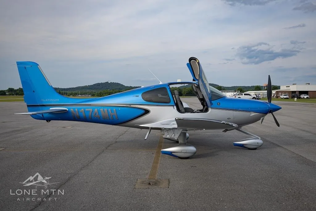 Exterior view of a 2023 CIRRUS SR22-G6 TURBO, N174MH.