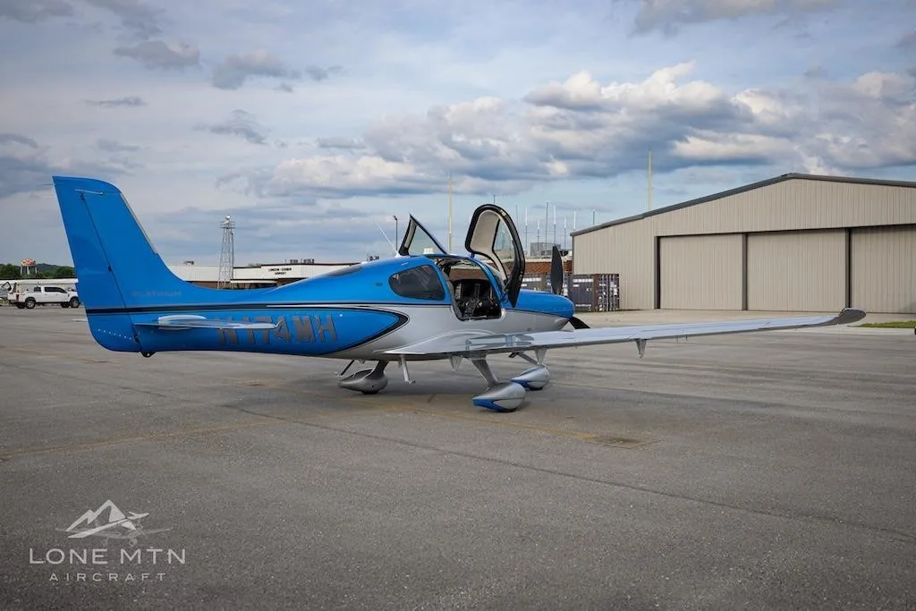 Exterior view of a 2023 CIRRUS SR22-G6 TURBO, N174MH.