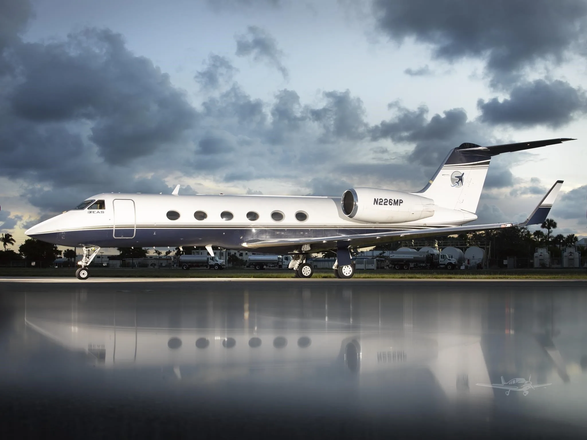 Exterior view of a 1997 GULFSTREAM GIVSP, N226MP.