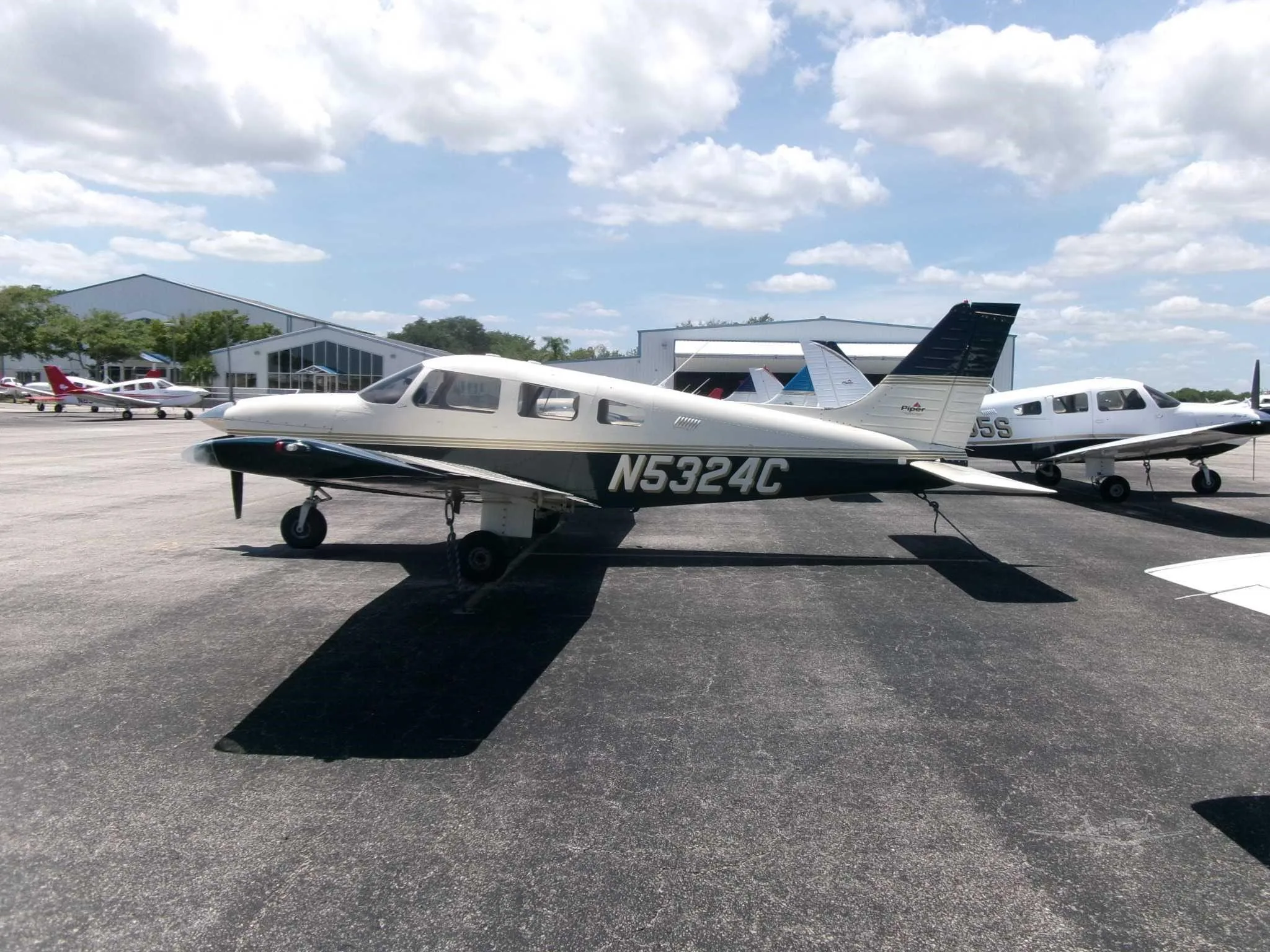 Exterior view of a 2001 PIPER ARCHER III, N5324C.