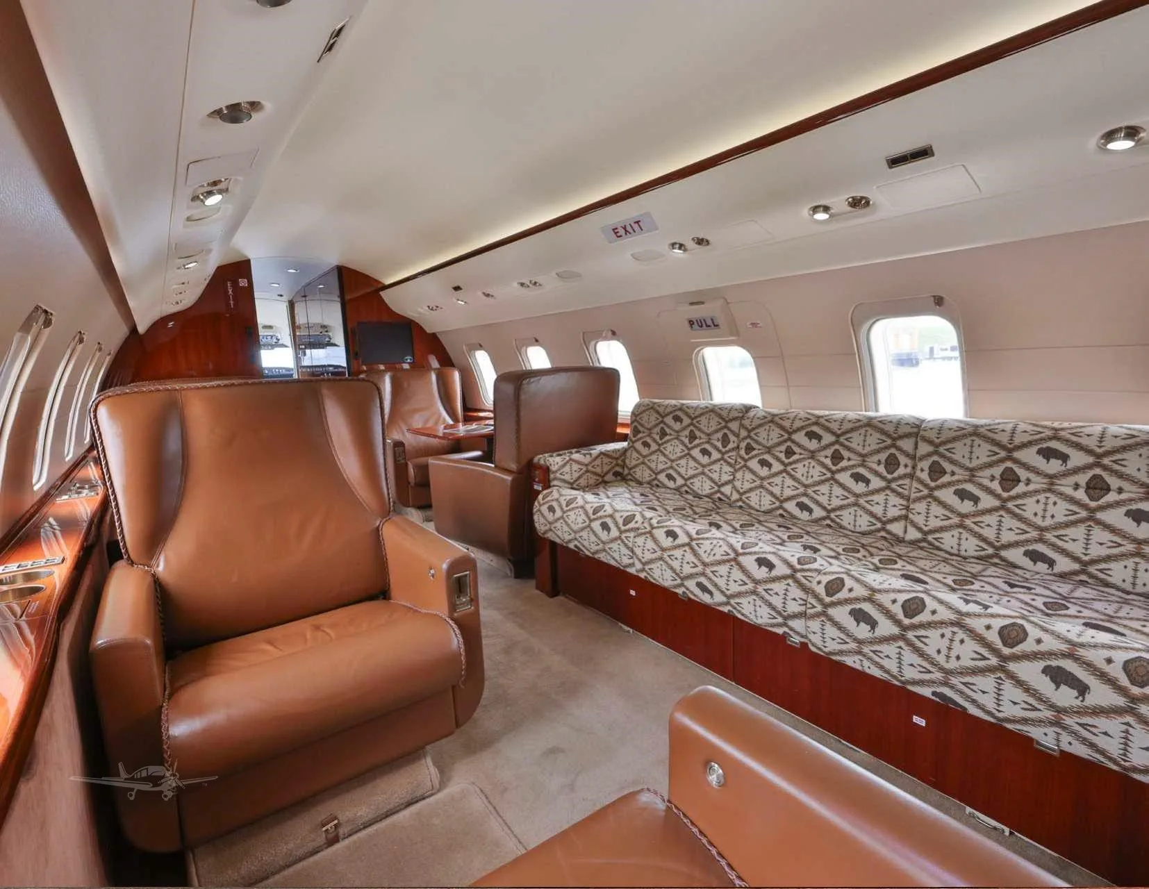 Cabin interior of a 2009 BOMBARDIER CHALLENGER 605.