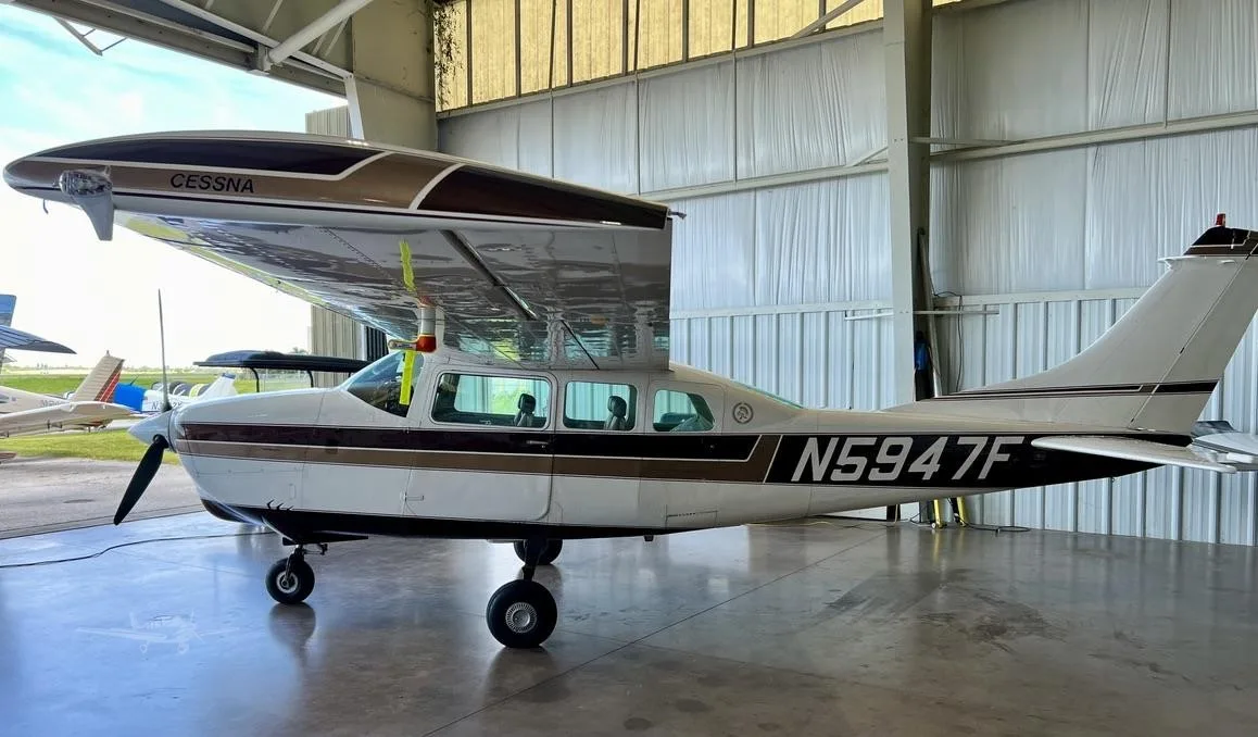 Exterior view of a 1968 CESSNA 210, N5947F.