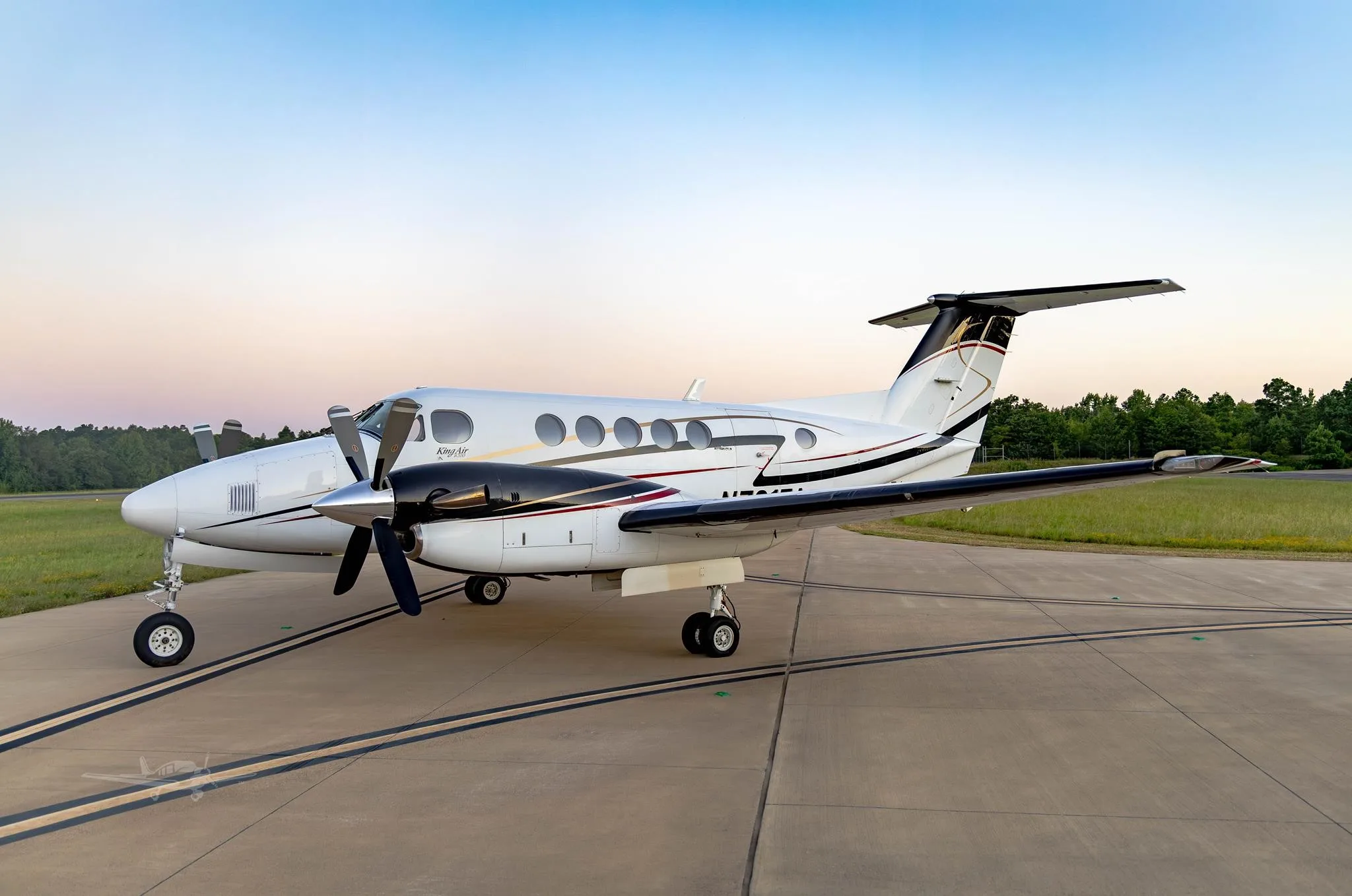 Exterior view of a 1980 BEECHCRAFT KING AIR 200, N721EA.