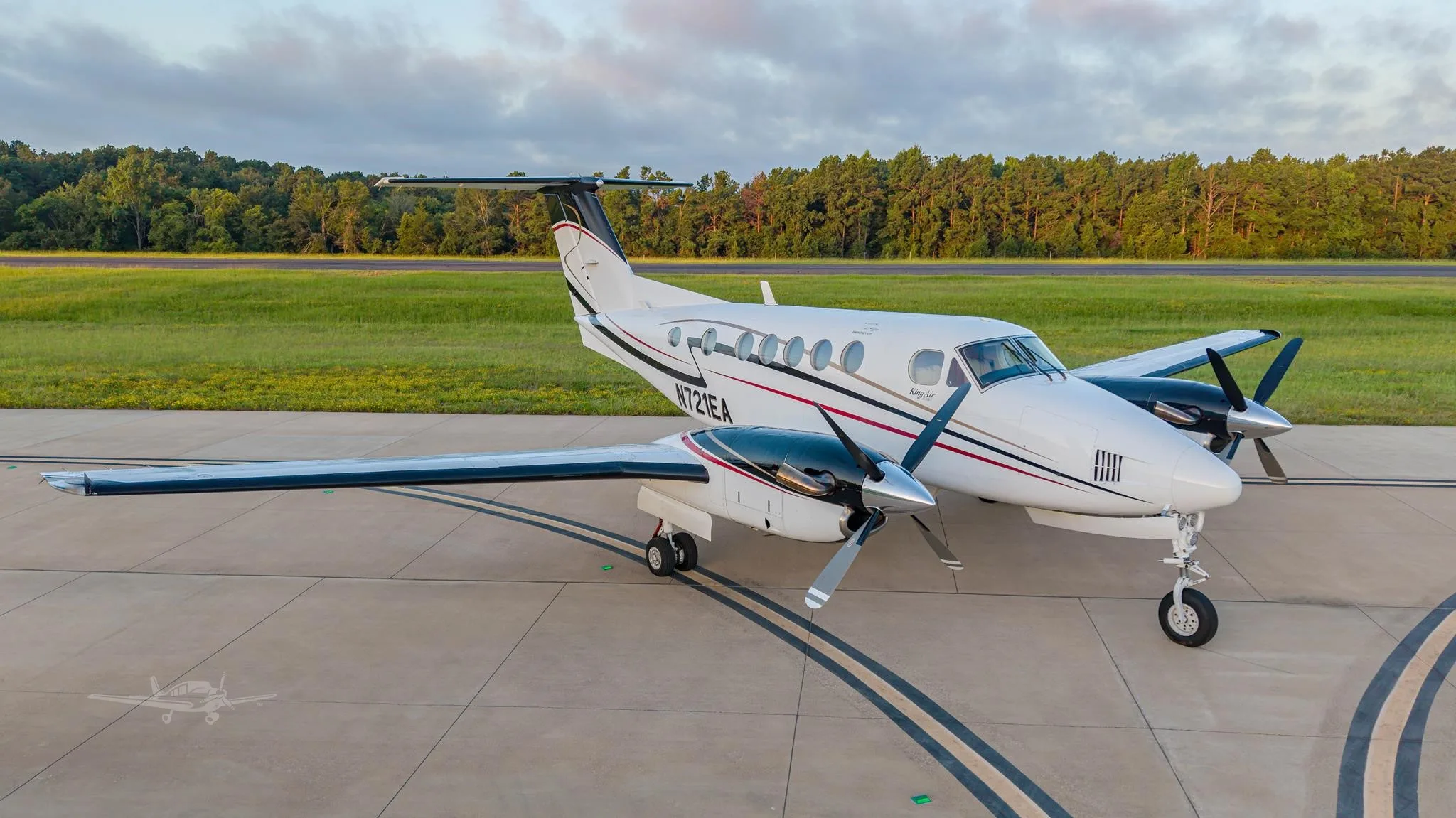 Exterior view of a 1980 BEECHCRAFT KING AIR 200, N721EA.