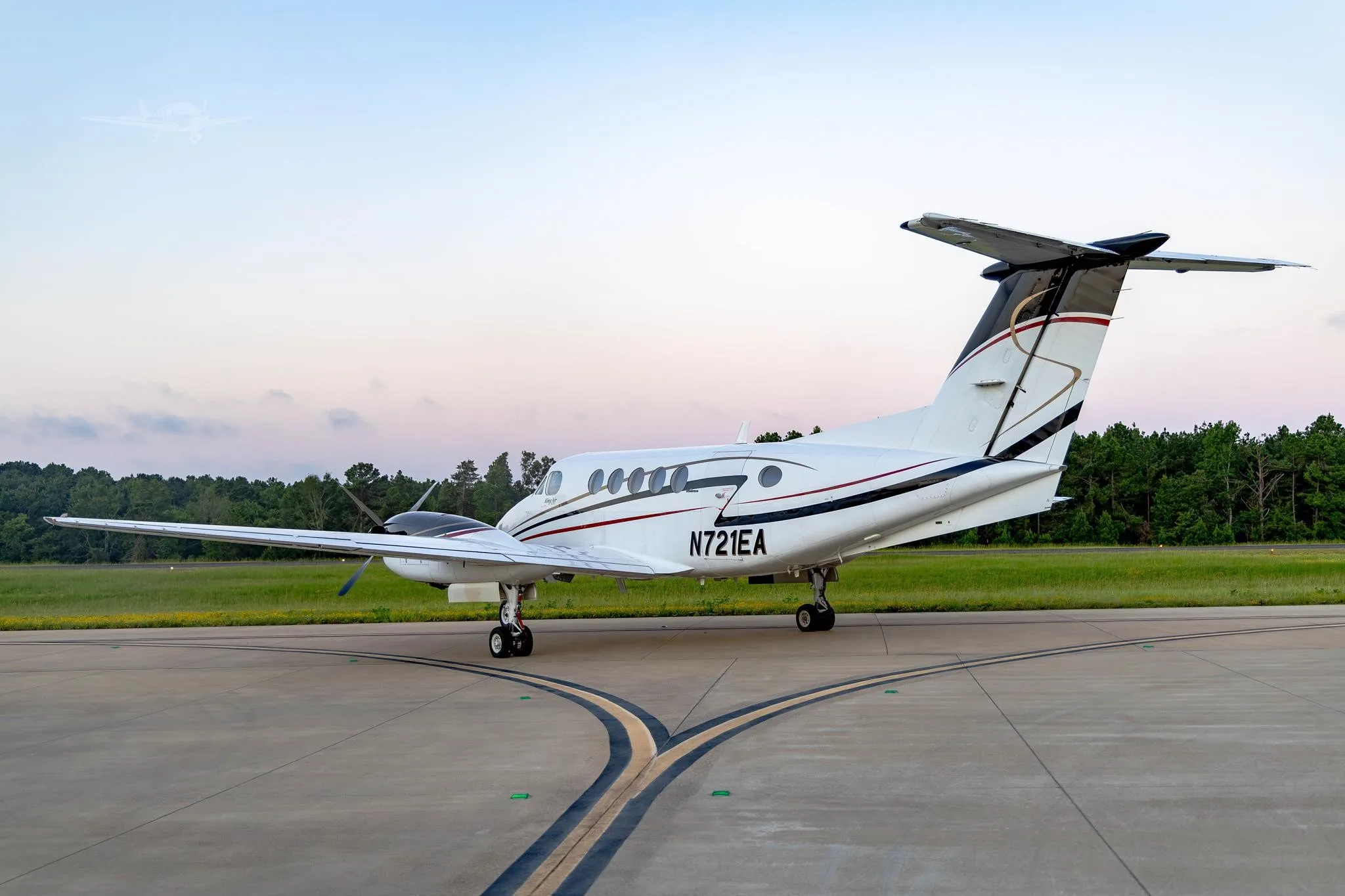 Exterior view of a 1980 BEECHCRAFT KING AIR 200, N721EA.
