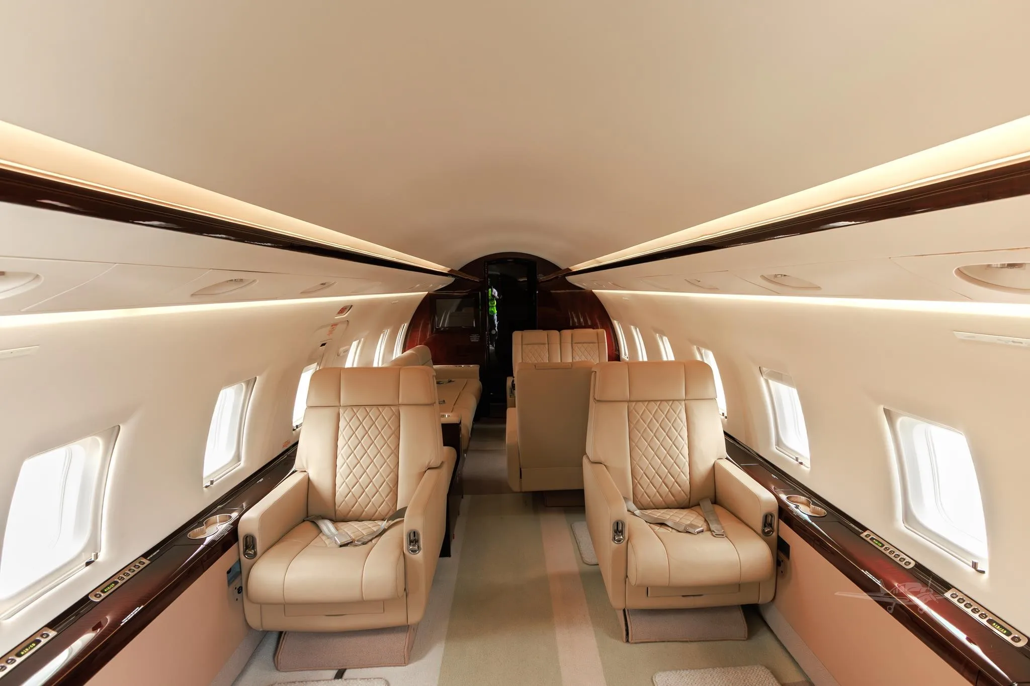 Cabin interior of a 2006 BOMBARDIER CHALLENGER 604.