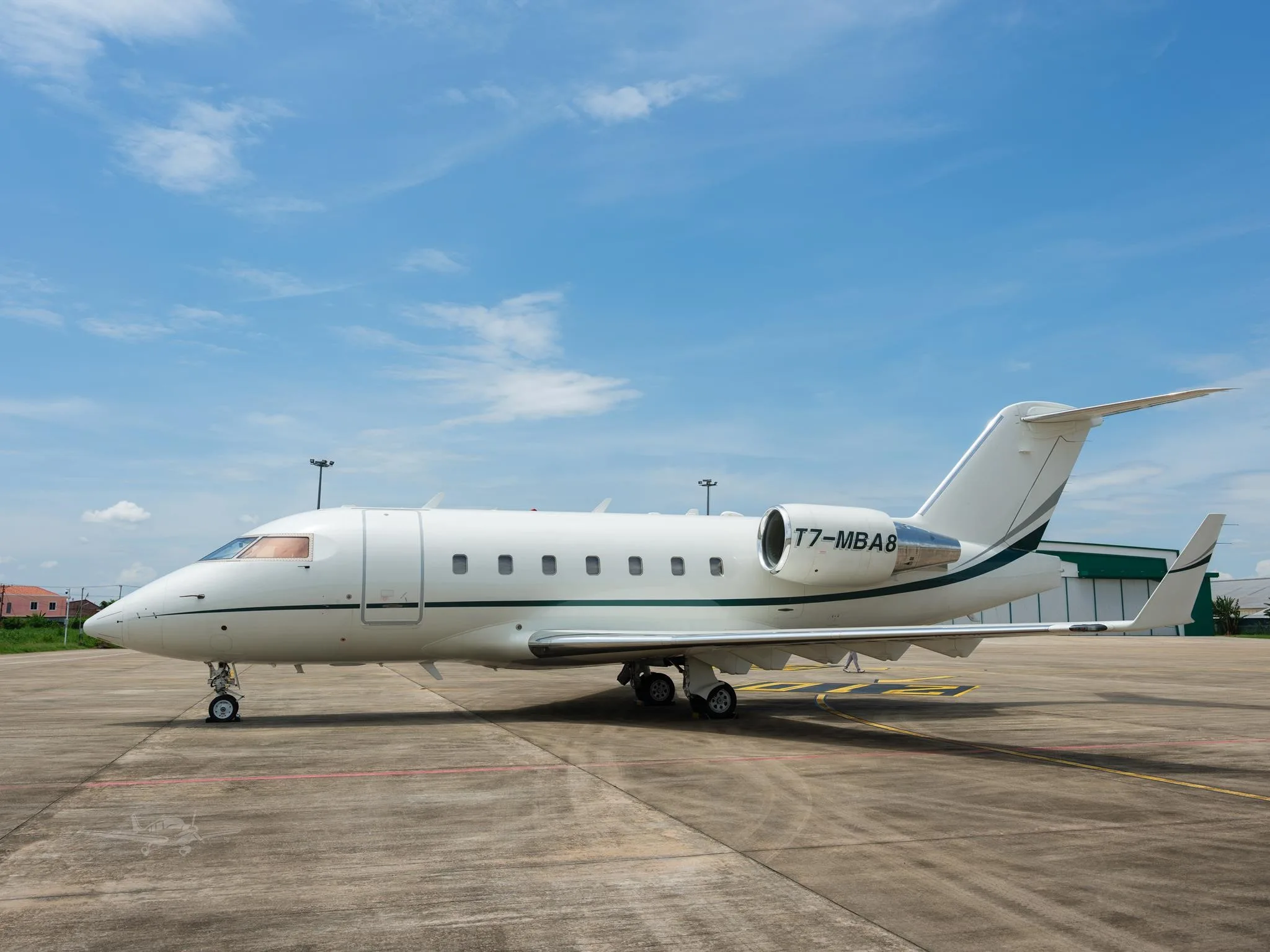 Exterior view of a 2006 BOMBARDIER CHALLENGER 604, T7-MBA8.