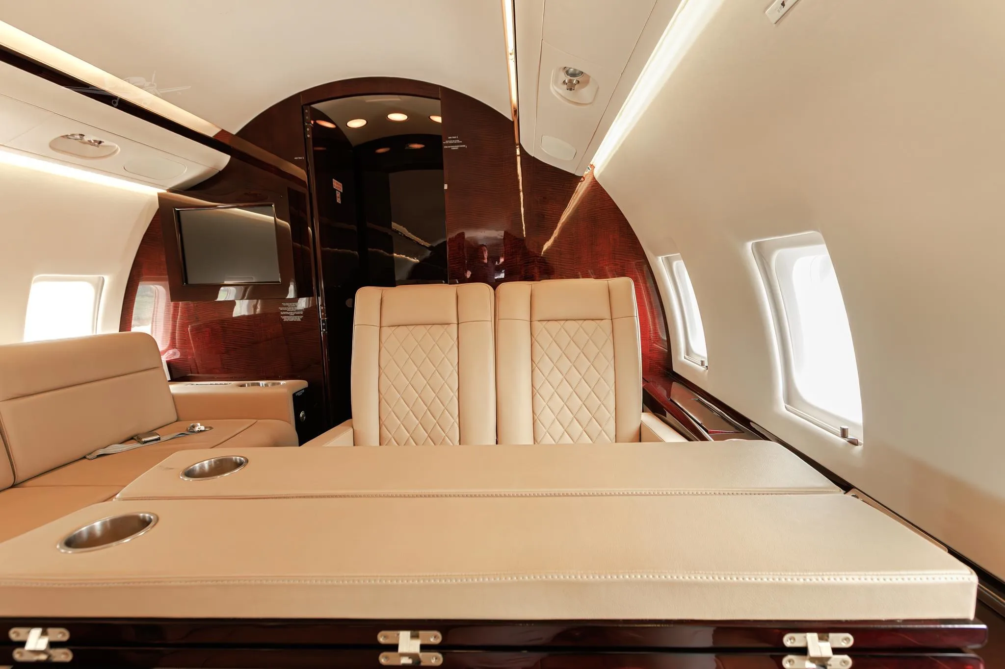 Cabin interior of a 2006 BOMBARDIER CHALLENGER 604.