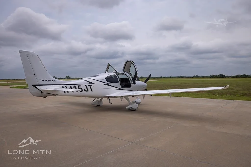 Exterior view of a 2021 CIRRUS SR22-G6 TURBO, N415JT.