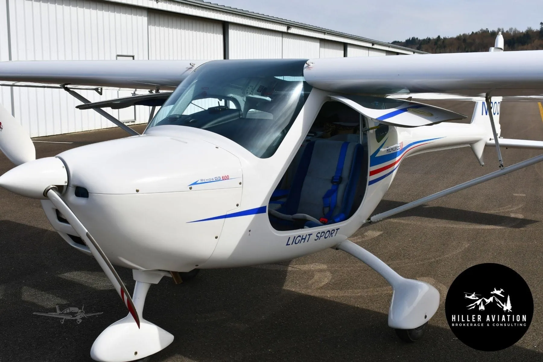 Exterior view of a 2007 REMOS G-3/600, N200RQ.