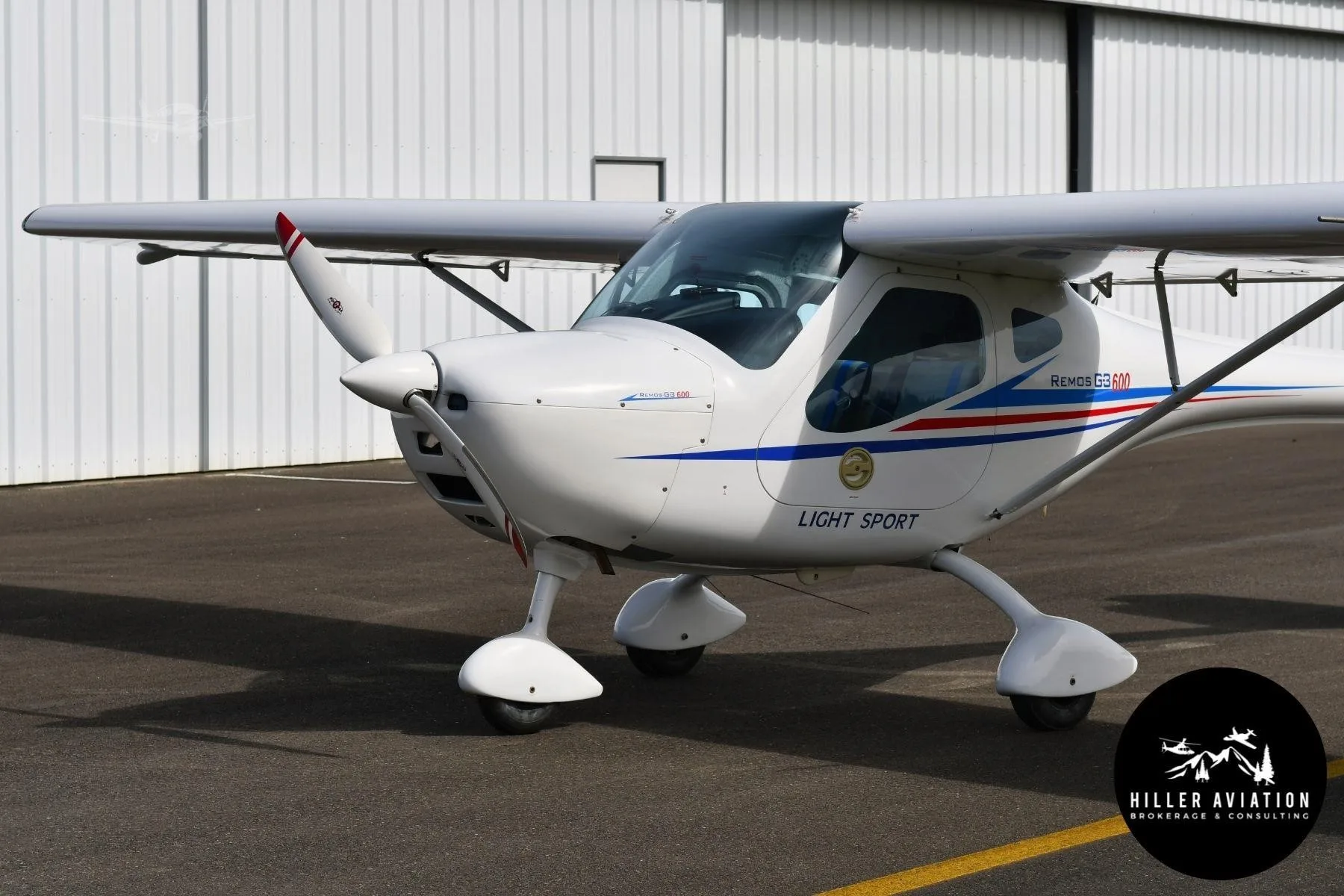 Exterior view of a 2007 REMOS G-3/600, N200RQ.