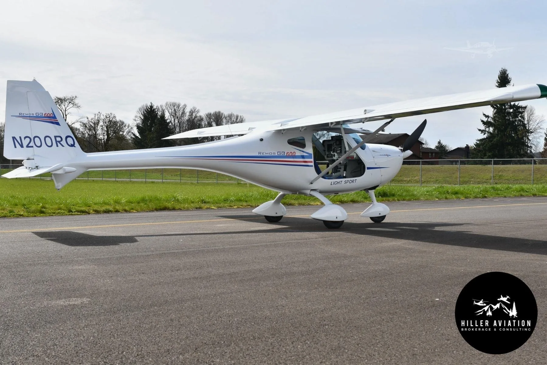 Exterior view of a 2007 REMOS G-3/600, N200RQ.