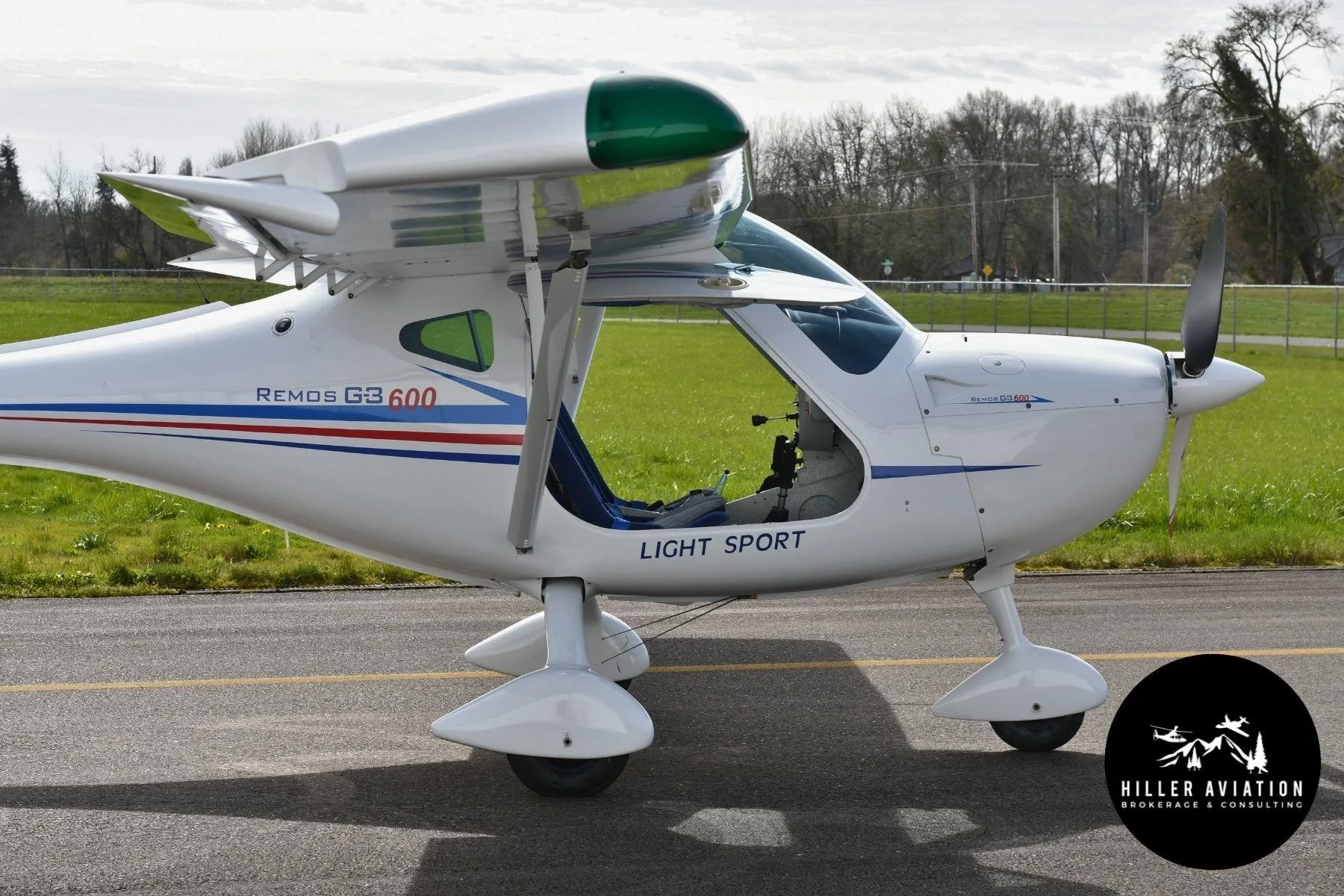 Exterior view of a 2007 REMOS G-3/600, N200RQ.
