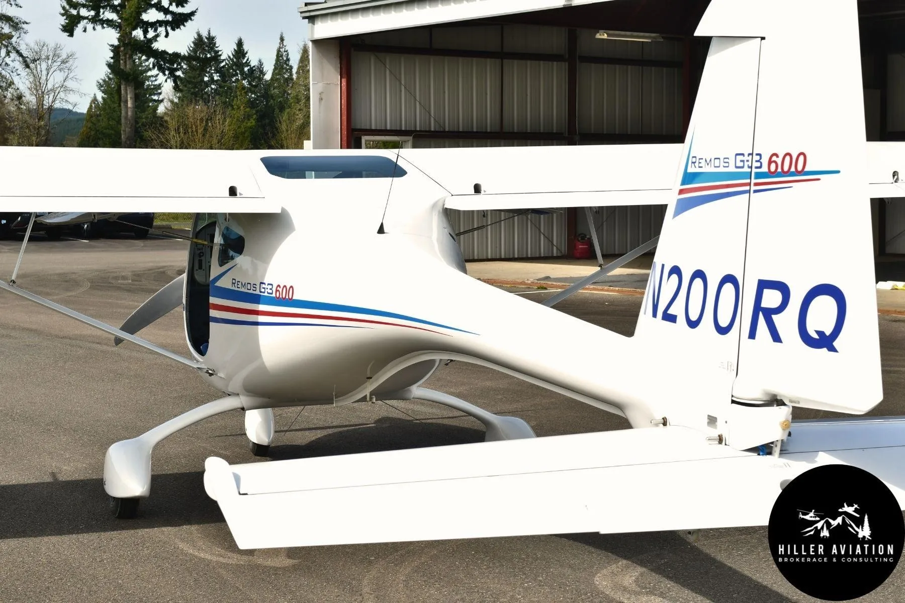 Exterior view of a 2007 REMOS G-3/600, N200RQ.