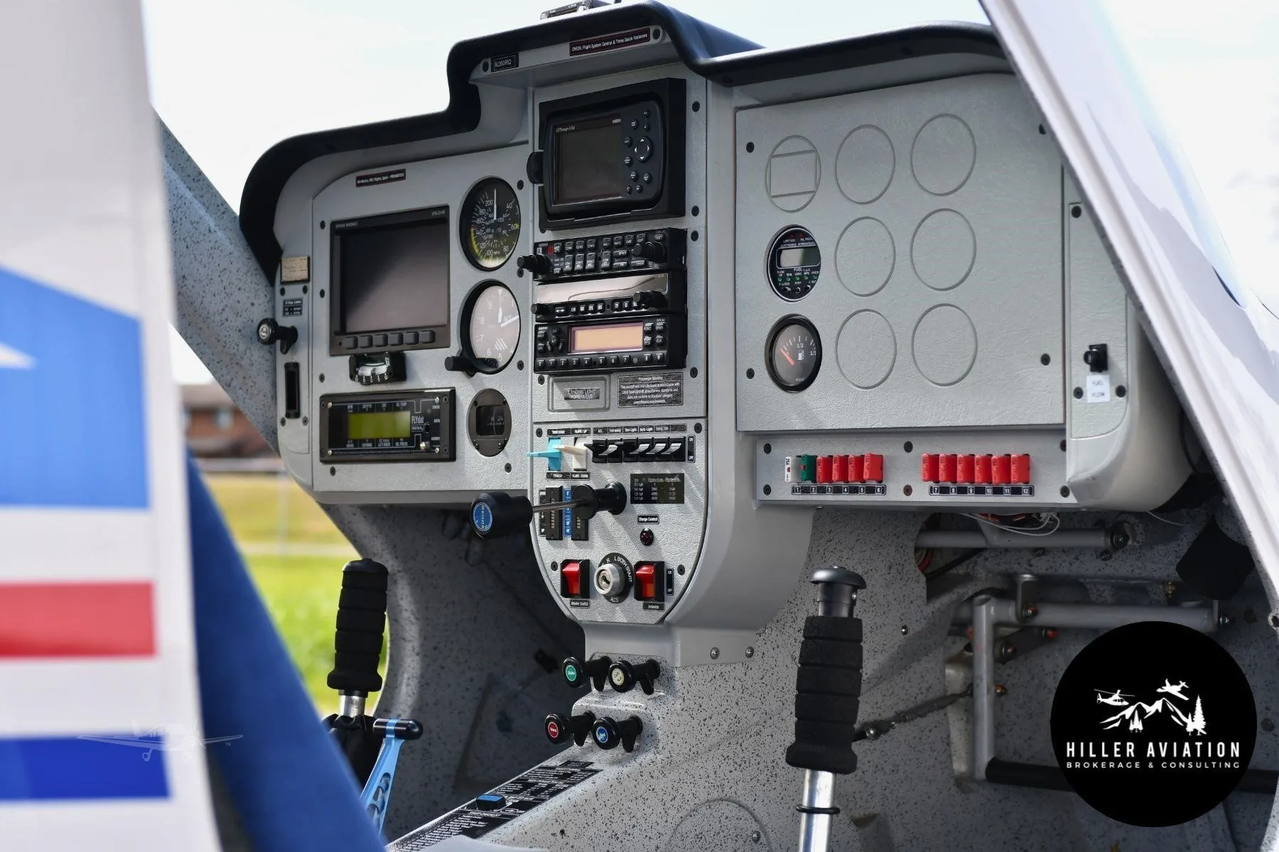 Cockpit and instrument panel of a 2007 REMOS G-3/600.